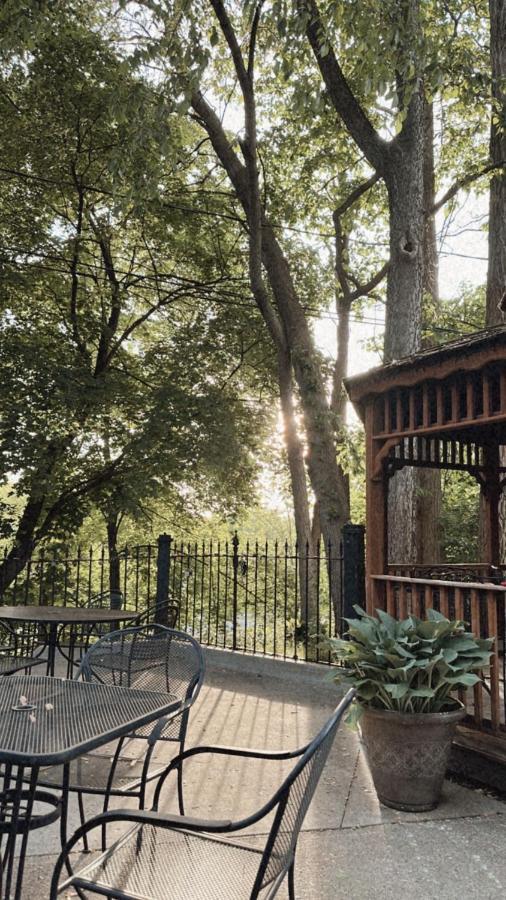 The Ginkgo Tree Bed & Breakfast Маунт Плезант Екстериор снимка