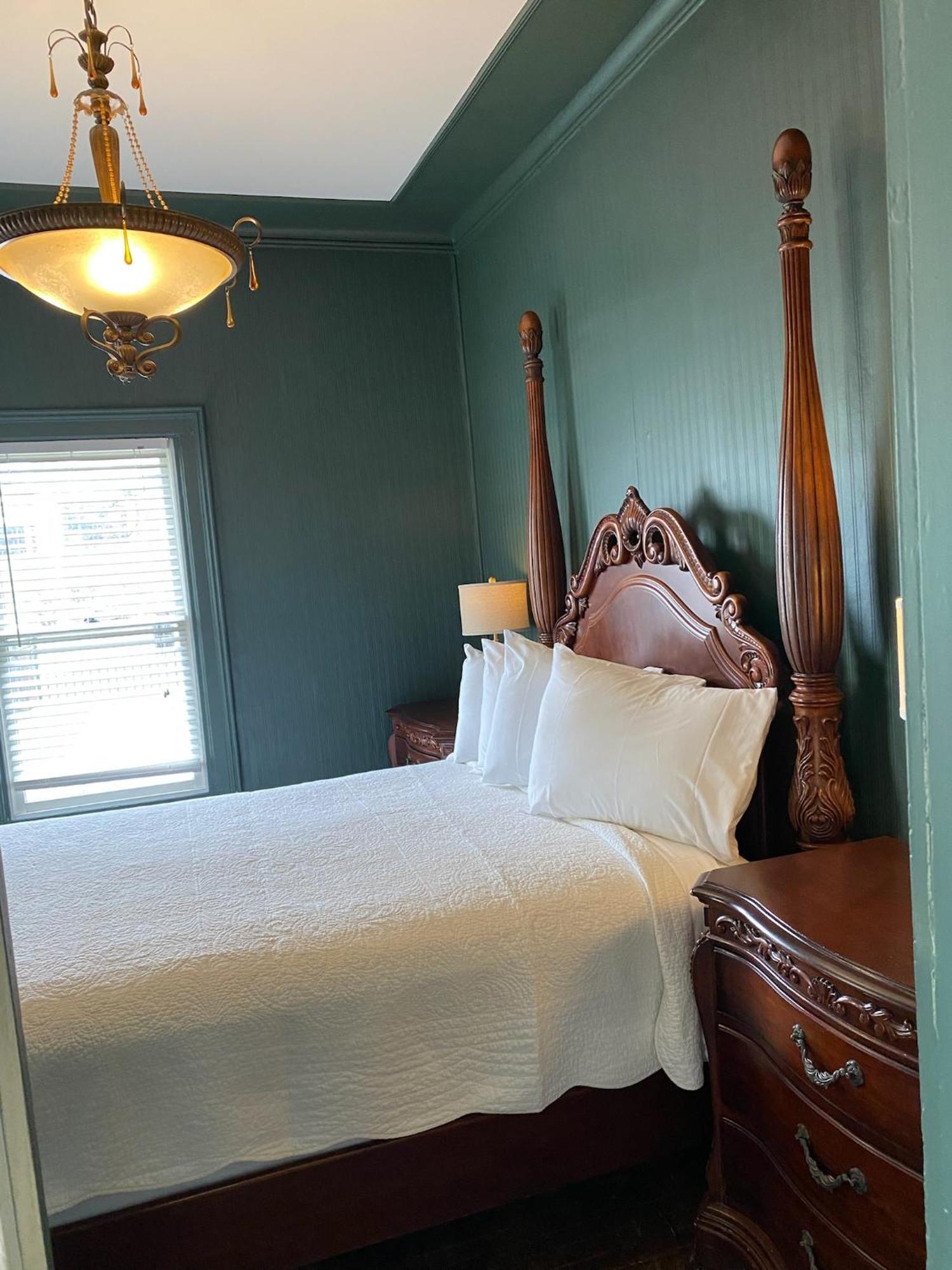 The Ginkgo Tree Bed & Breakfast Маунт Плезант Екстериор снимка