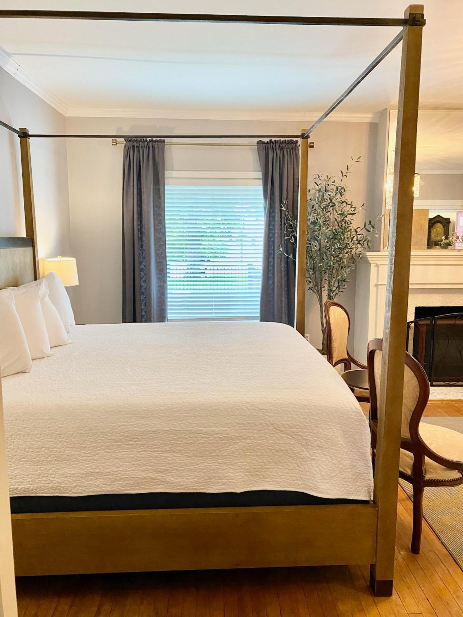 The Ginkgo Tree Bed & Breakfast Маунт Плезант Екстериор снимка