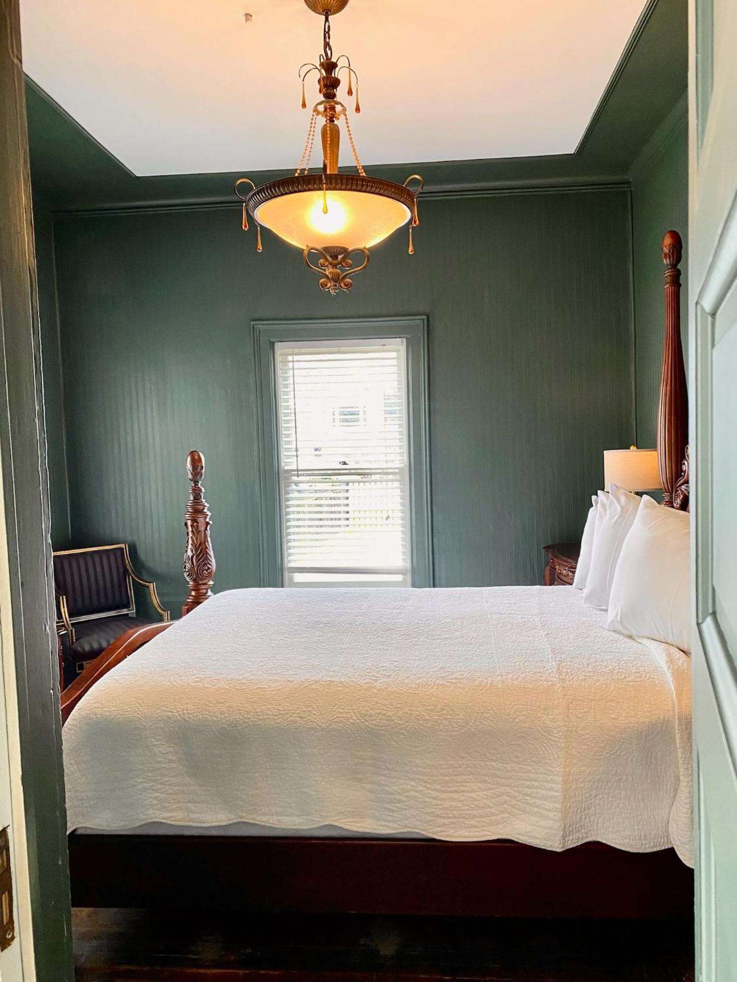 The Ginkgo Tree Bed & Breakfast Маунт Плезант Екстериор снимка