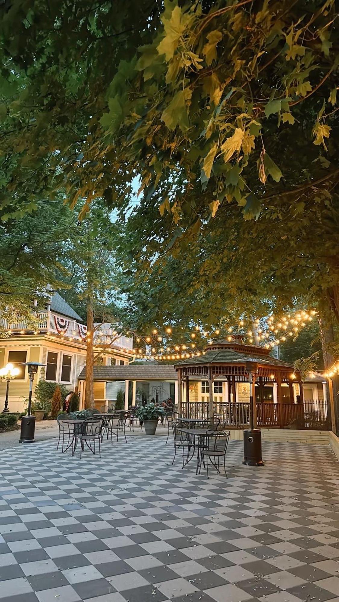 The Ginkgo Tree Bed & Breakfast Маунт Плезант Екстериор снимка