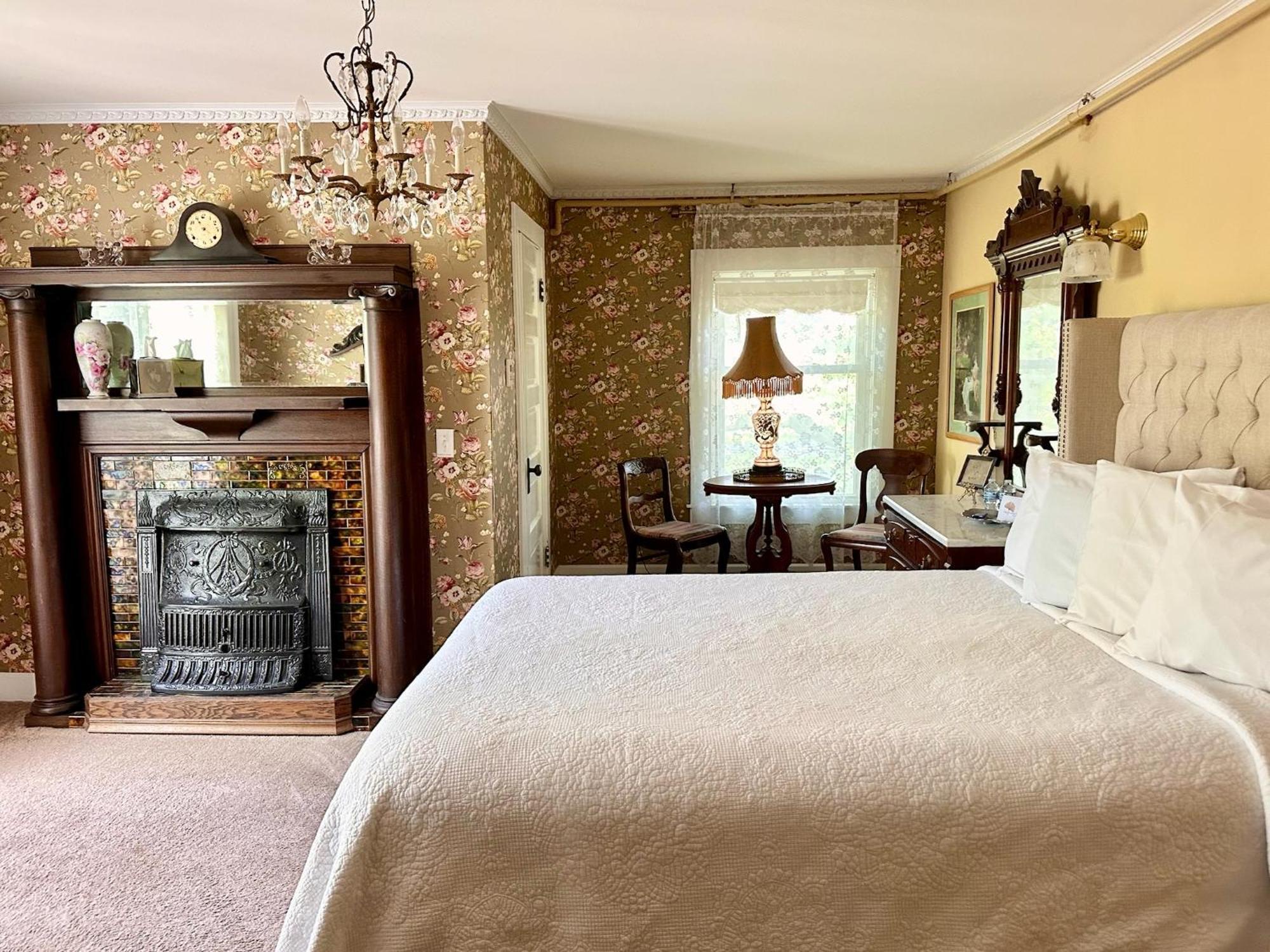 The Ginkgo Tree Bed & Breakfast Маунт Плезант Екстериор снимка