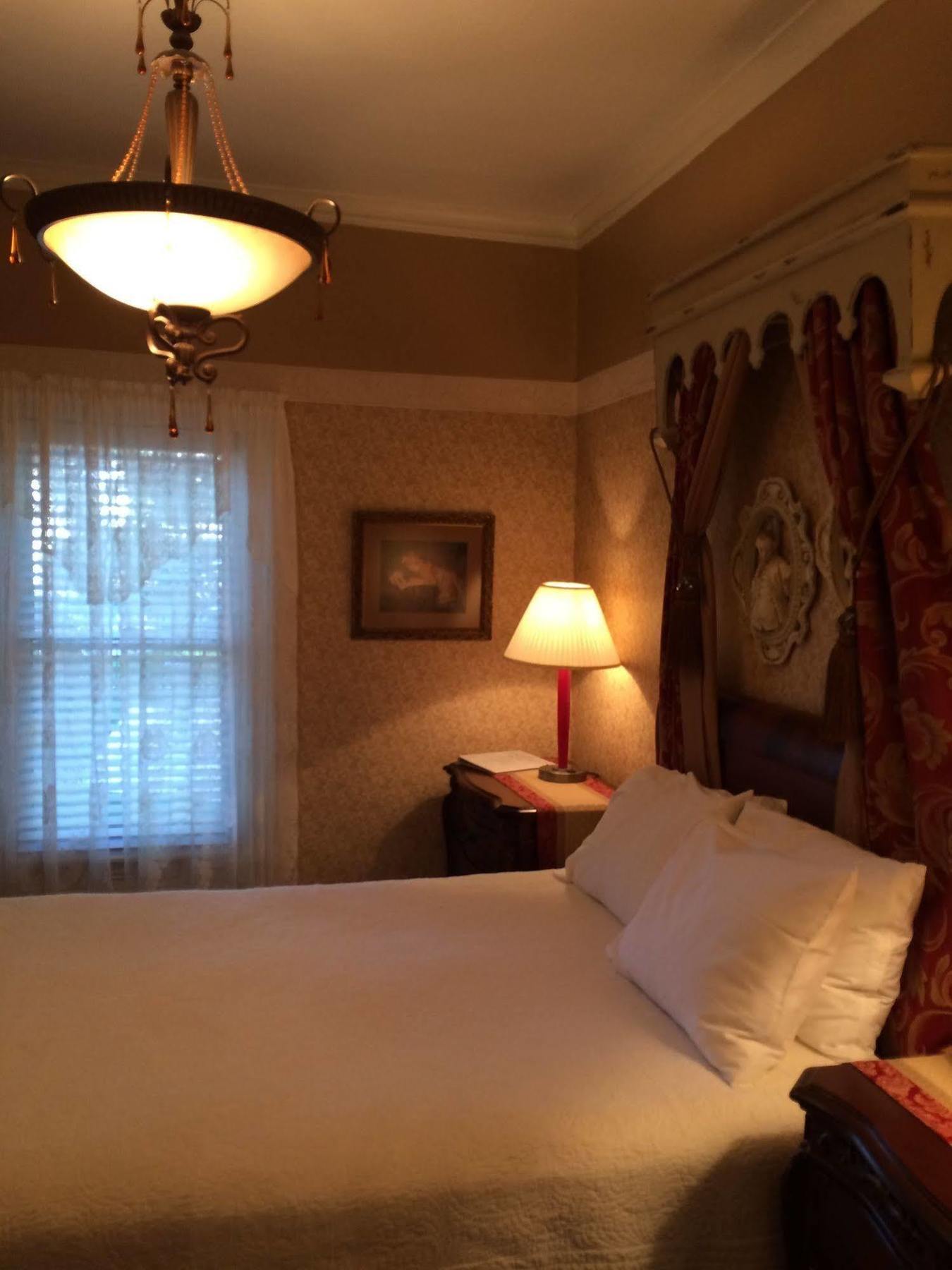 The Ginkgo Tree Bed & Breakfast Маунт Плезант Екстериор снимка